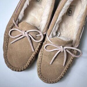 UGG Women Dakota Slippers Tan Suede 9